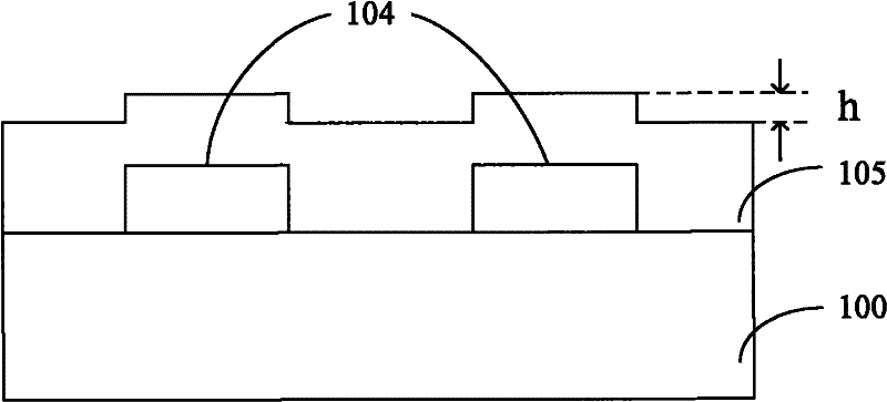 Capacitor and formation method thereof