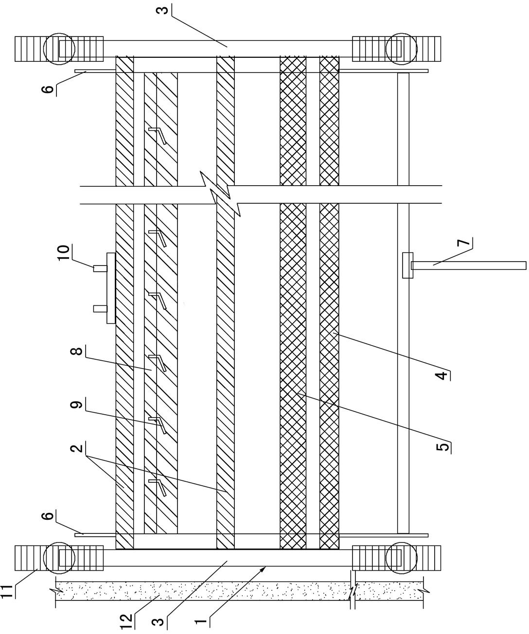 Pavement paver capable of spanning central median for construction and construction method thereof