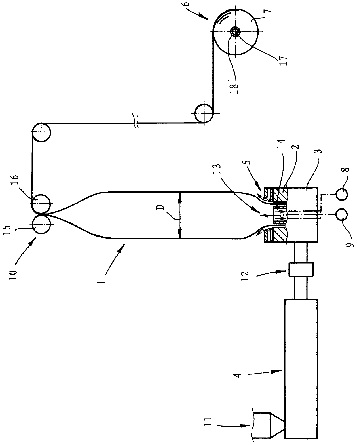 Method and facility for producing a plastic film