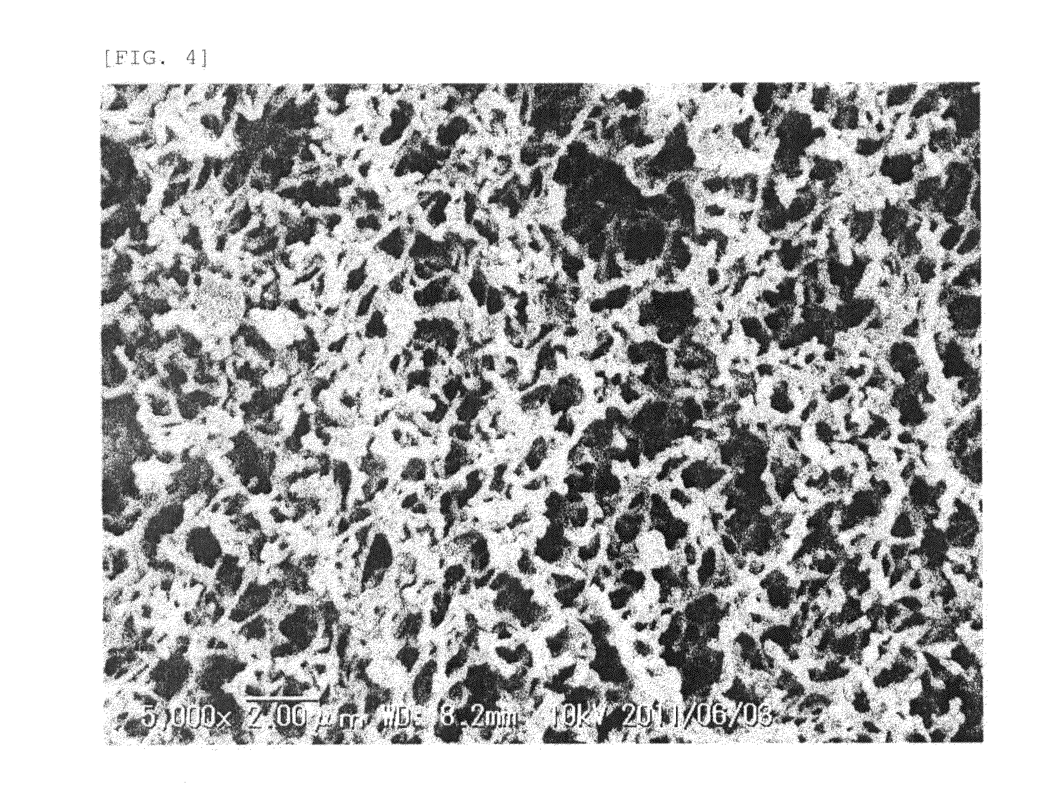 Shaped article made of porous hydrogel, manufacturing process therefor and use thereof