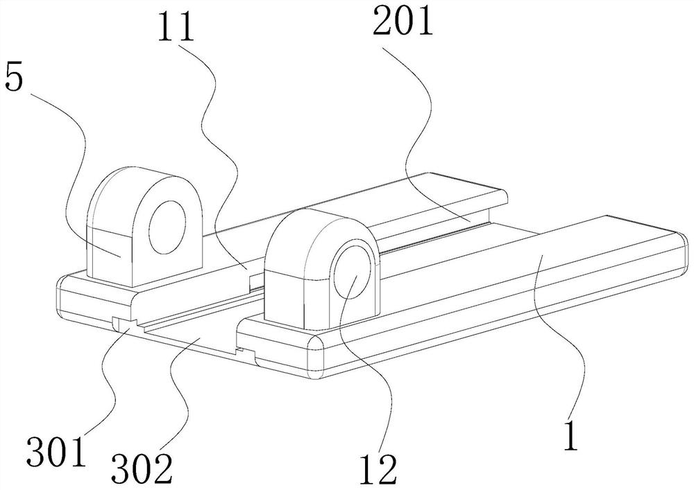 Adjustable self-adaptive anti-tilting mobile phone support