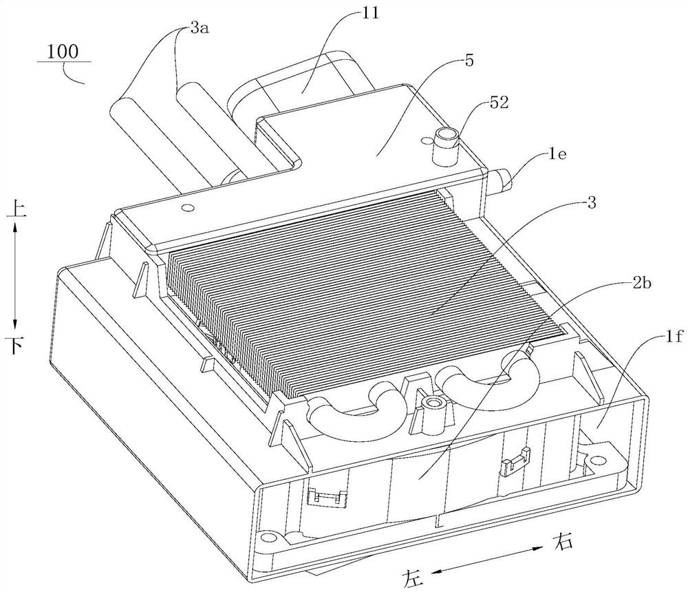 Condensing device of cooking equipment and cooking equipment