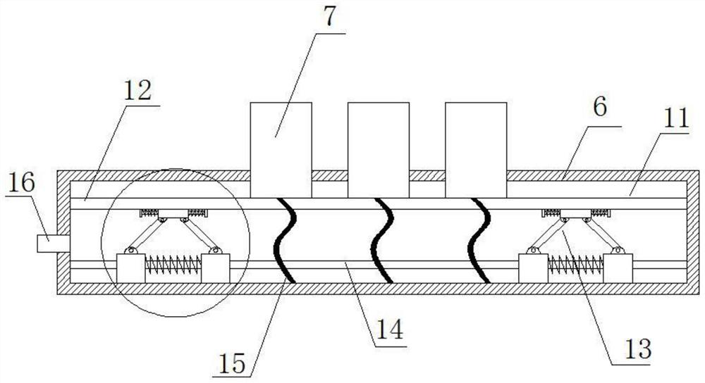 Garden sapling transportation device with good protection effect