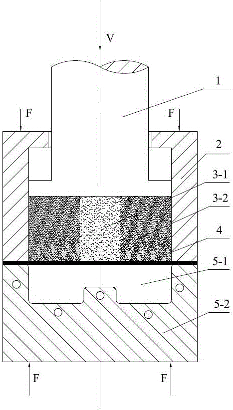 A device and method for sheet metal soft mold thermoforming based on heterogeneous metal rubber