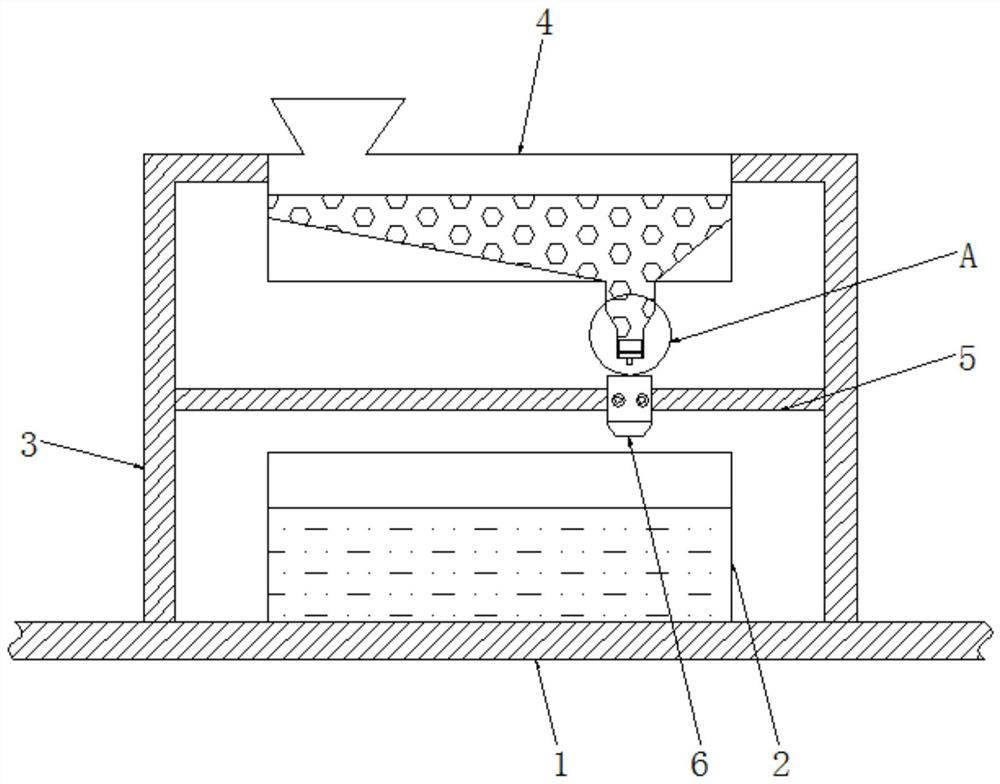 An intelligent fish tank with automatic quantitative feeding based on the principle of intermittent movement