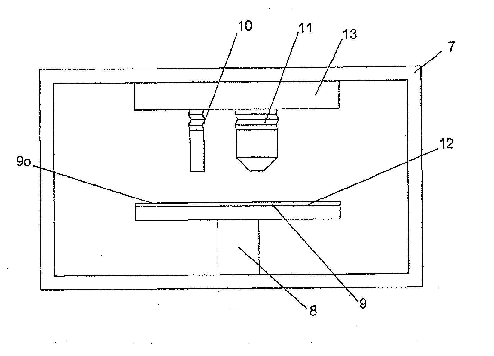 Device and method for coating a substrate