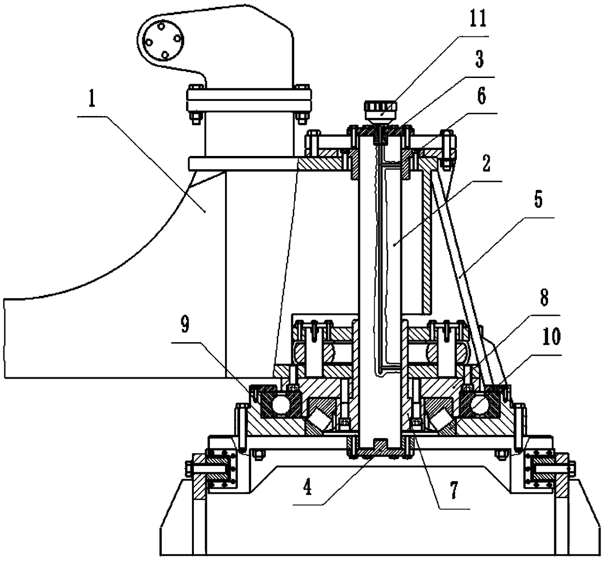 A swivel arm swivel device for a built-in brush belt type oil spill recovery ship