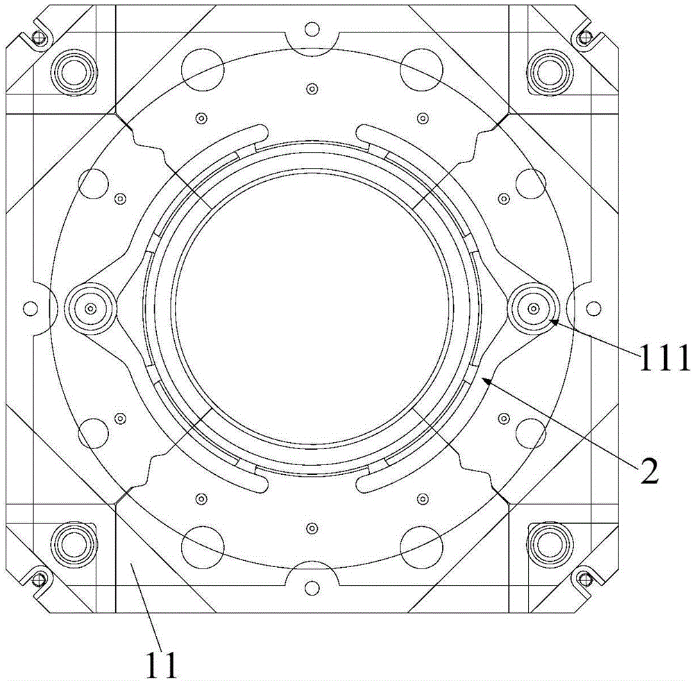 Low-pressure casting mould and method for casting hub