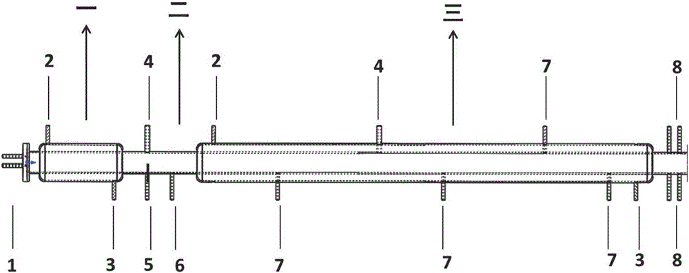 Flowing reaction device allowing forming and growing of new particles of atmospheric aerosol