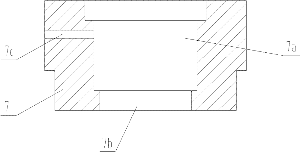 Suspension type upsetting material gathering die structure