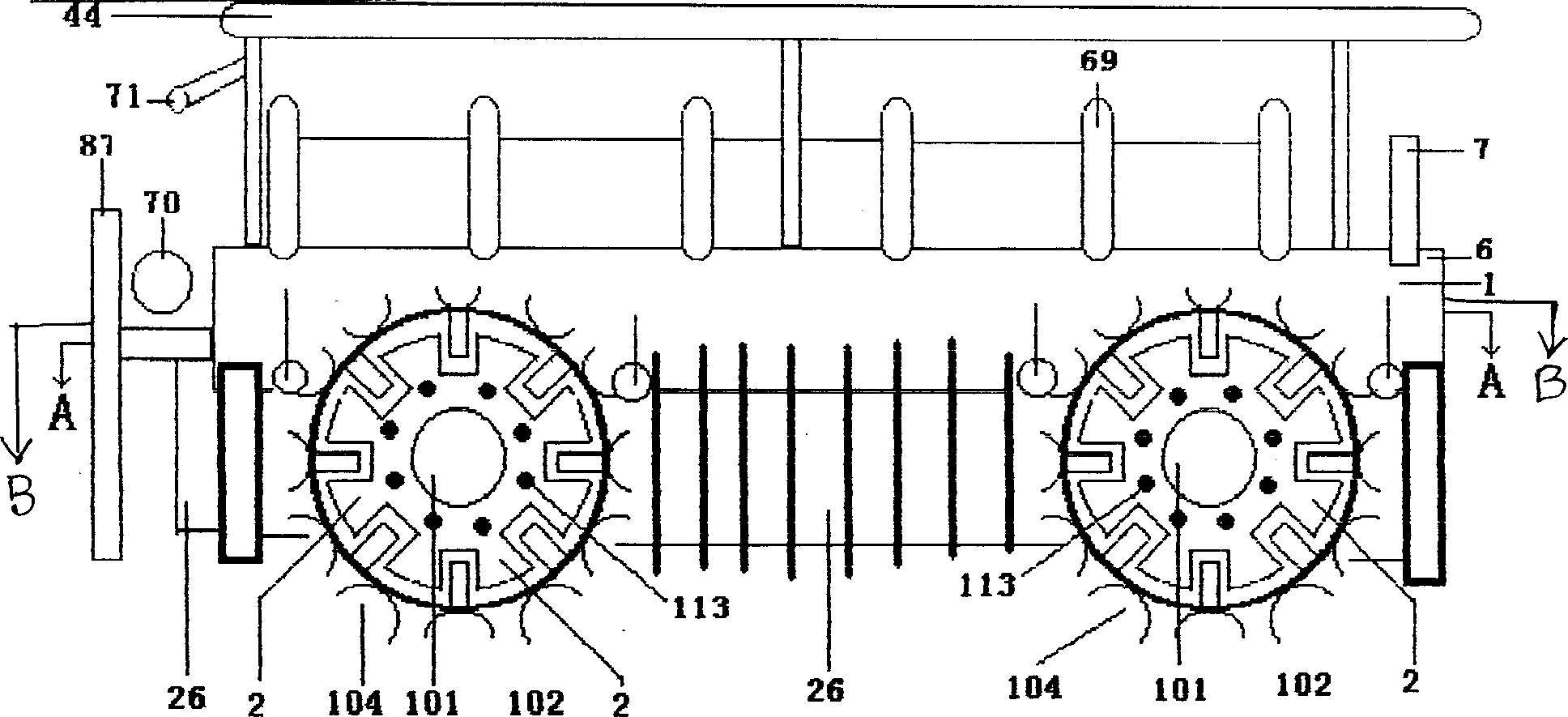 Multifunctional cleaning device for building surface