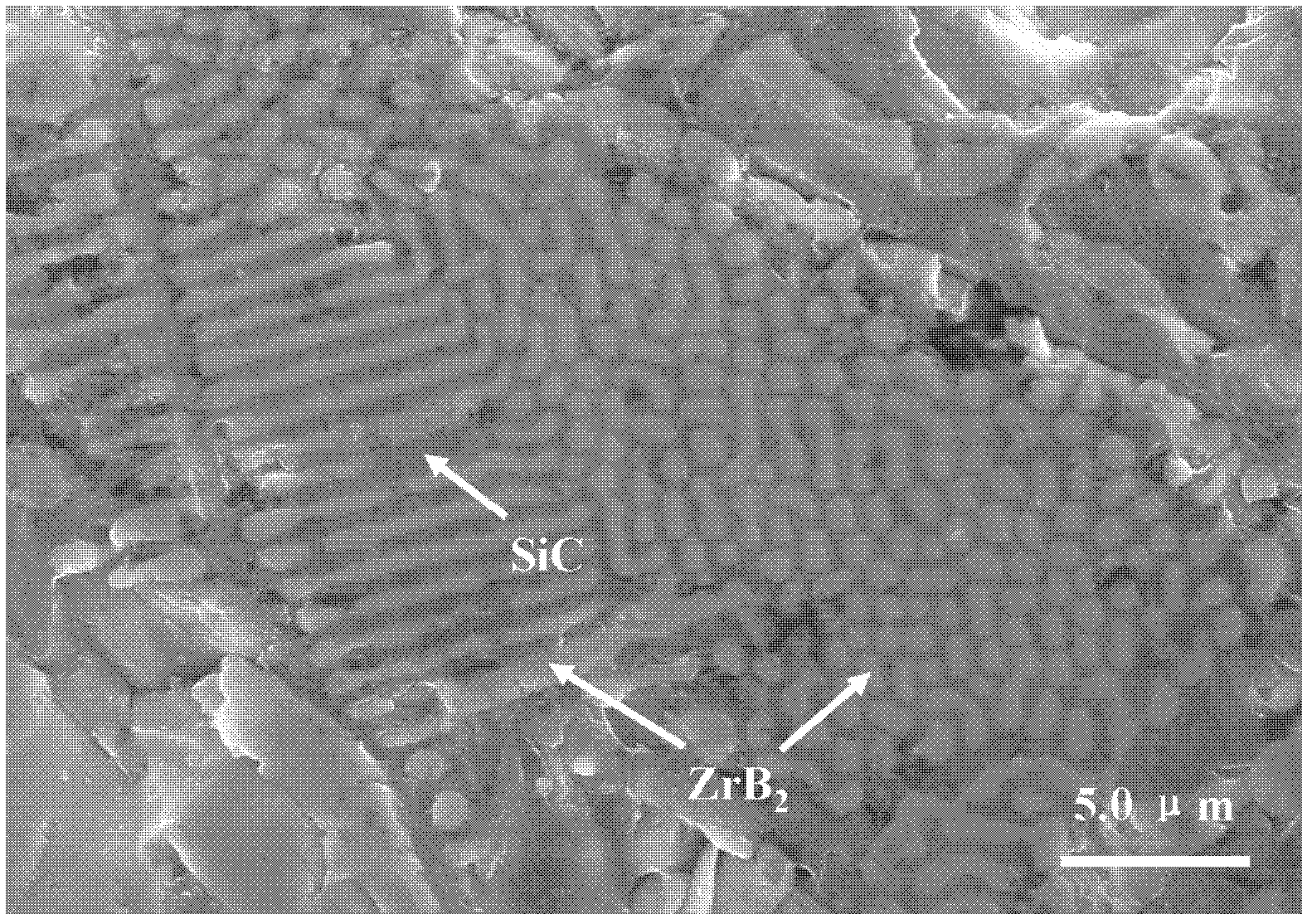 Zirconium diboride/silicon carbide composite material and method for preparing same by means of arc melting in-suit reaction