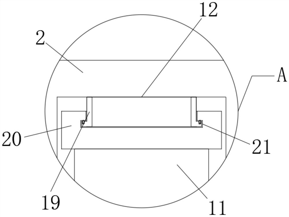 Paint spraying device with anti-splashing structure for metal product machining