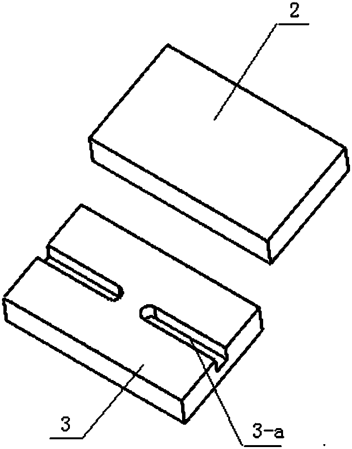 Liquid control anti-reflux device for microfluidic chip and microfluidic chip