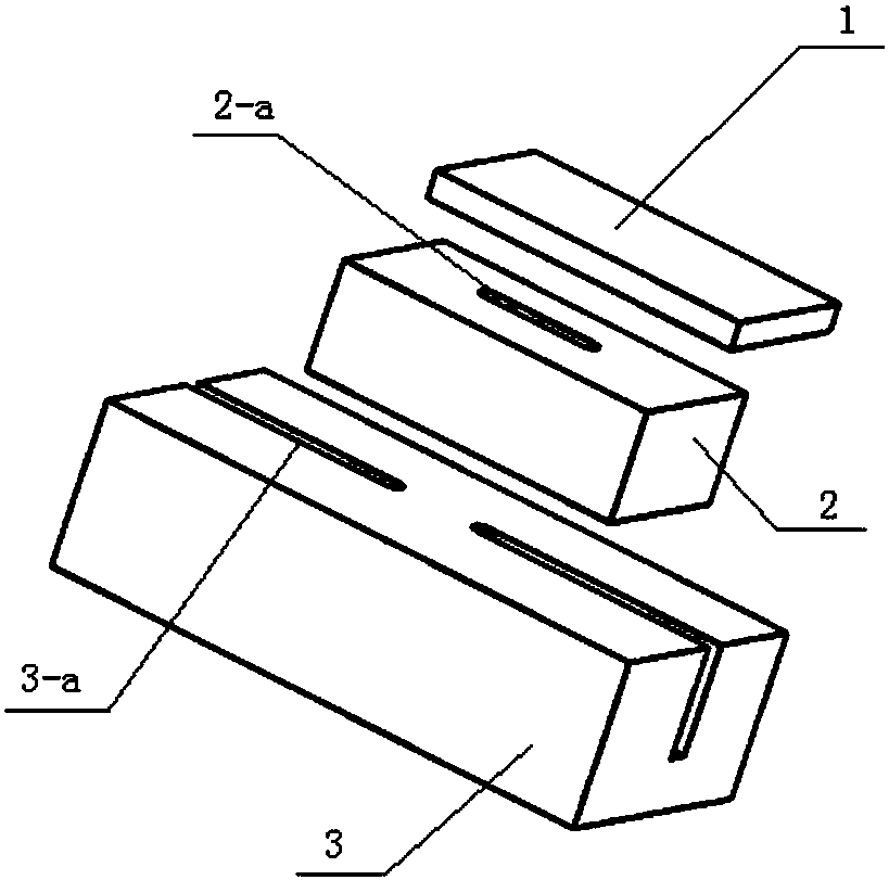 Liquid control anti-reflux device for microfluidic chip and microfluidic chip