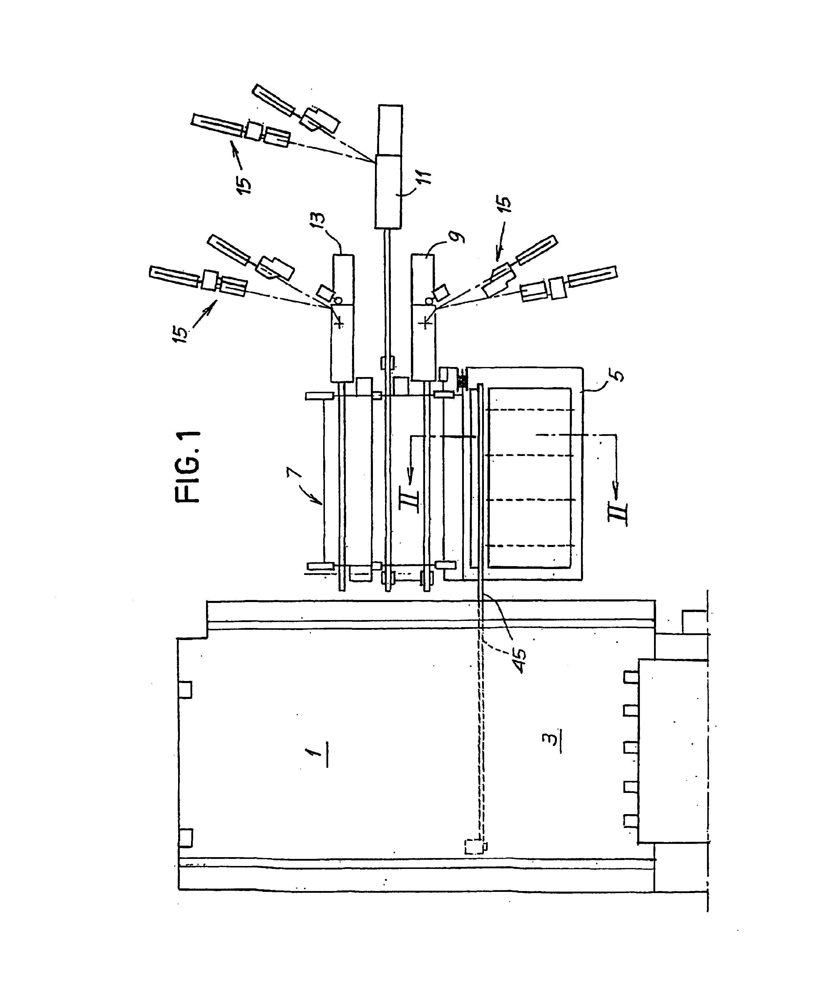 Accumulator for elongated products, such as tubes and the like