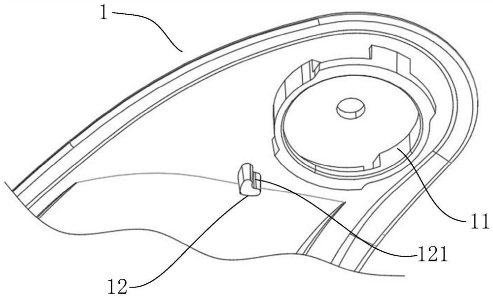 Helmet lens slightly-opening mechanism