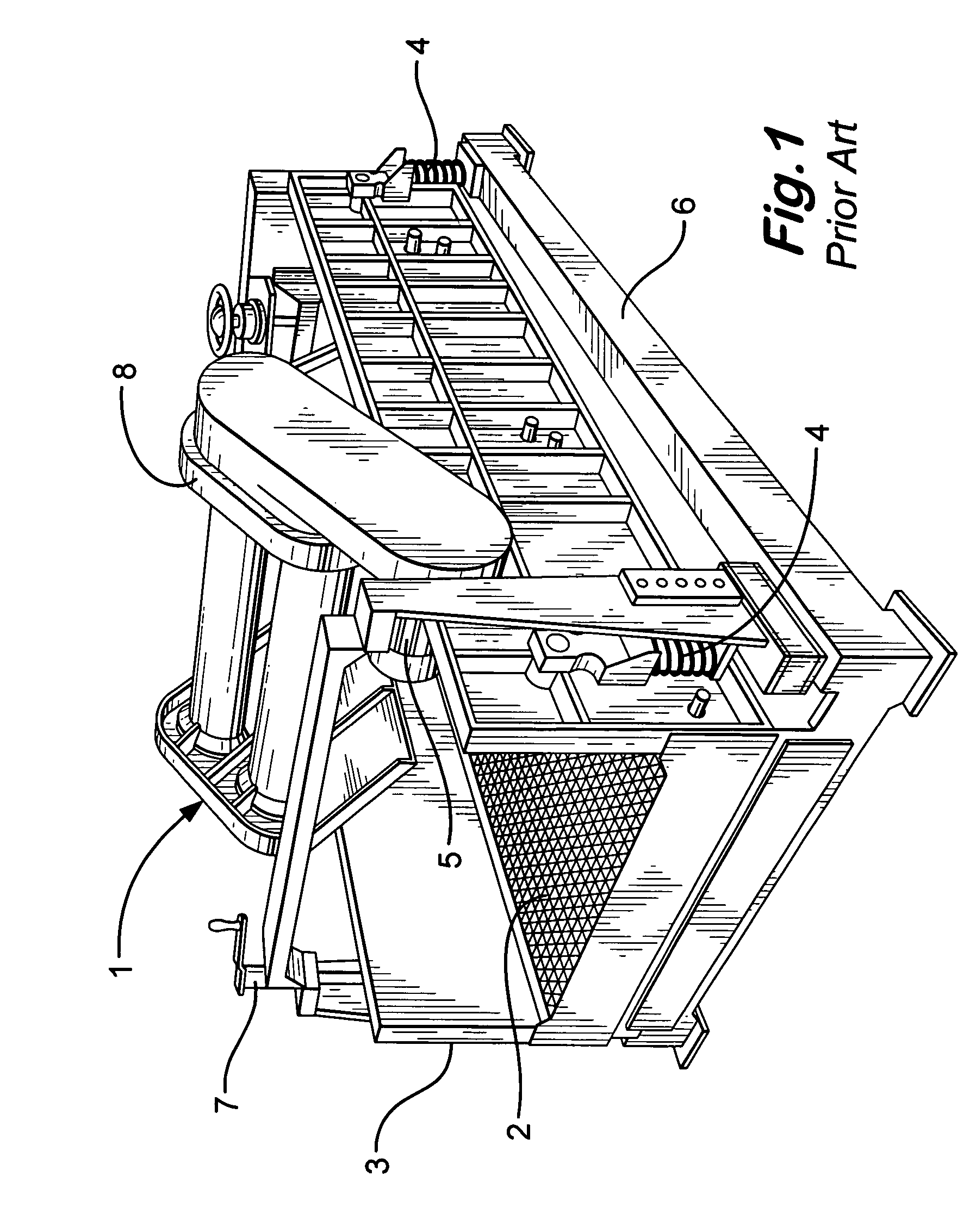 Centrally supported screen assembly