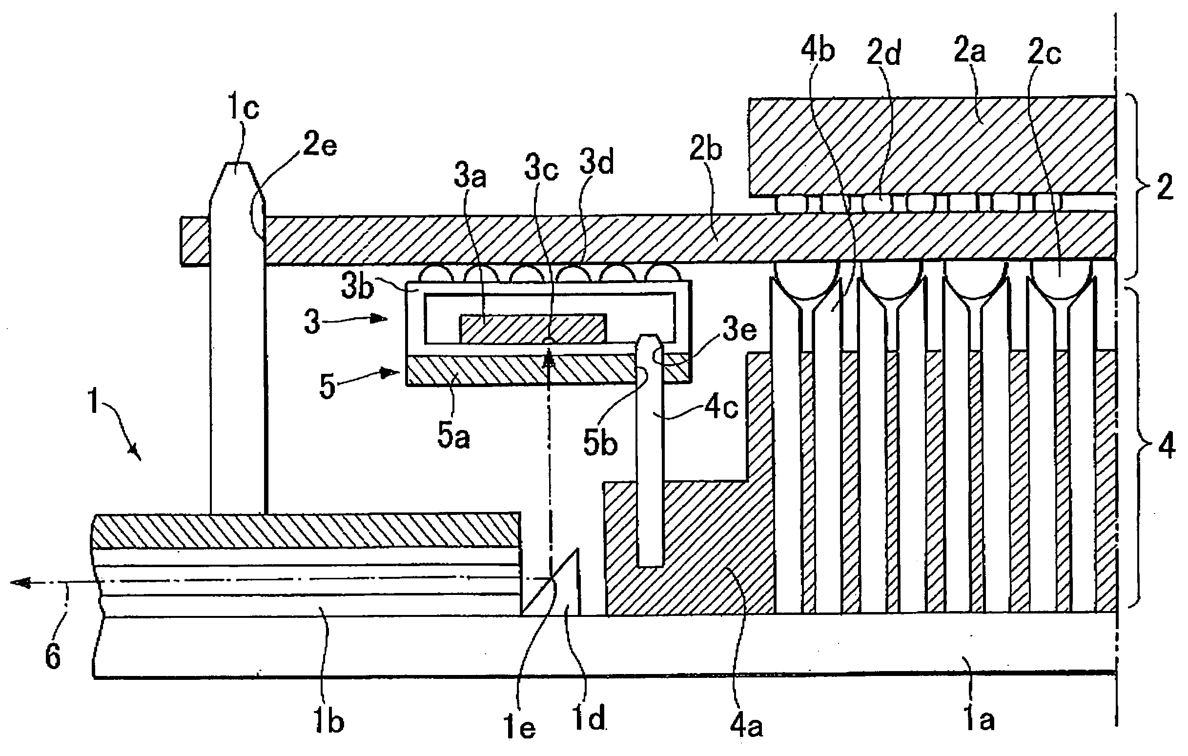 Structure and method for mounting LSI package onto photoelectric wiring board, information processing apparatus, optical interface, and photoelectric wiring board