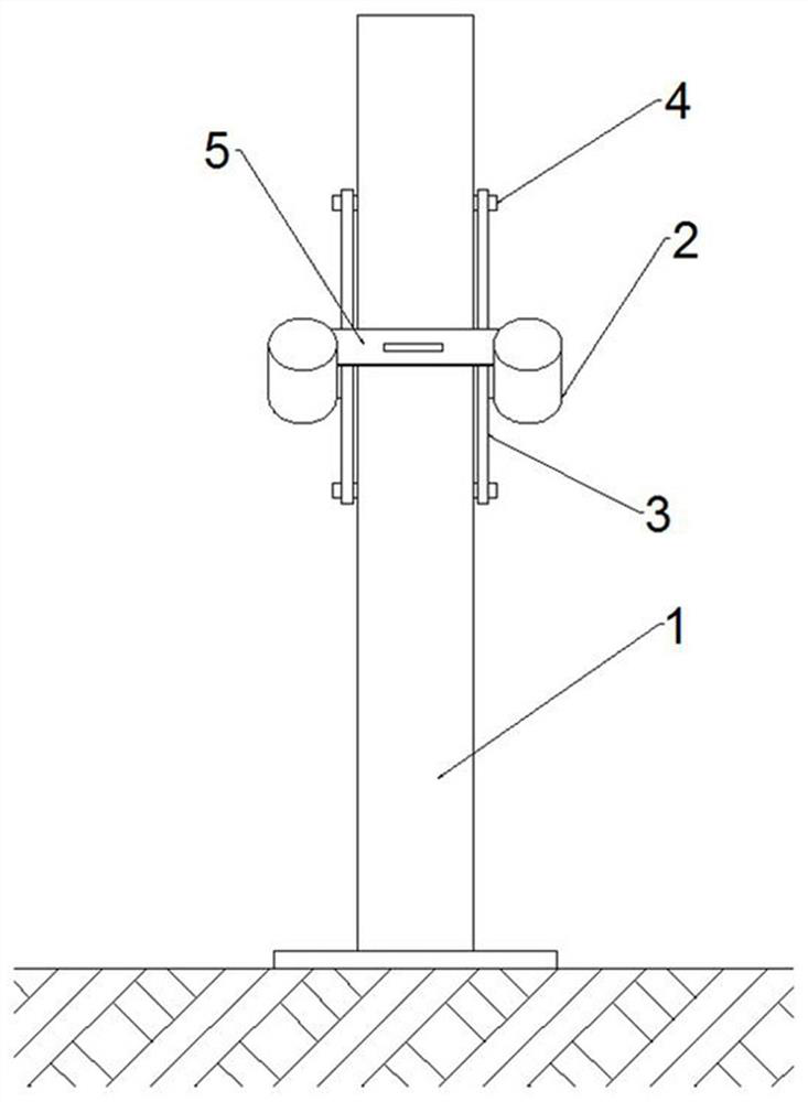 Device and method for dynamically adjusting angle of feet-lock anchor pipe in tunnel