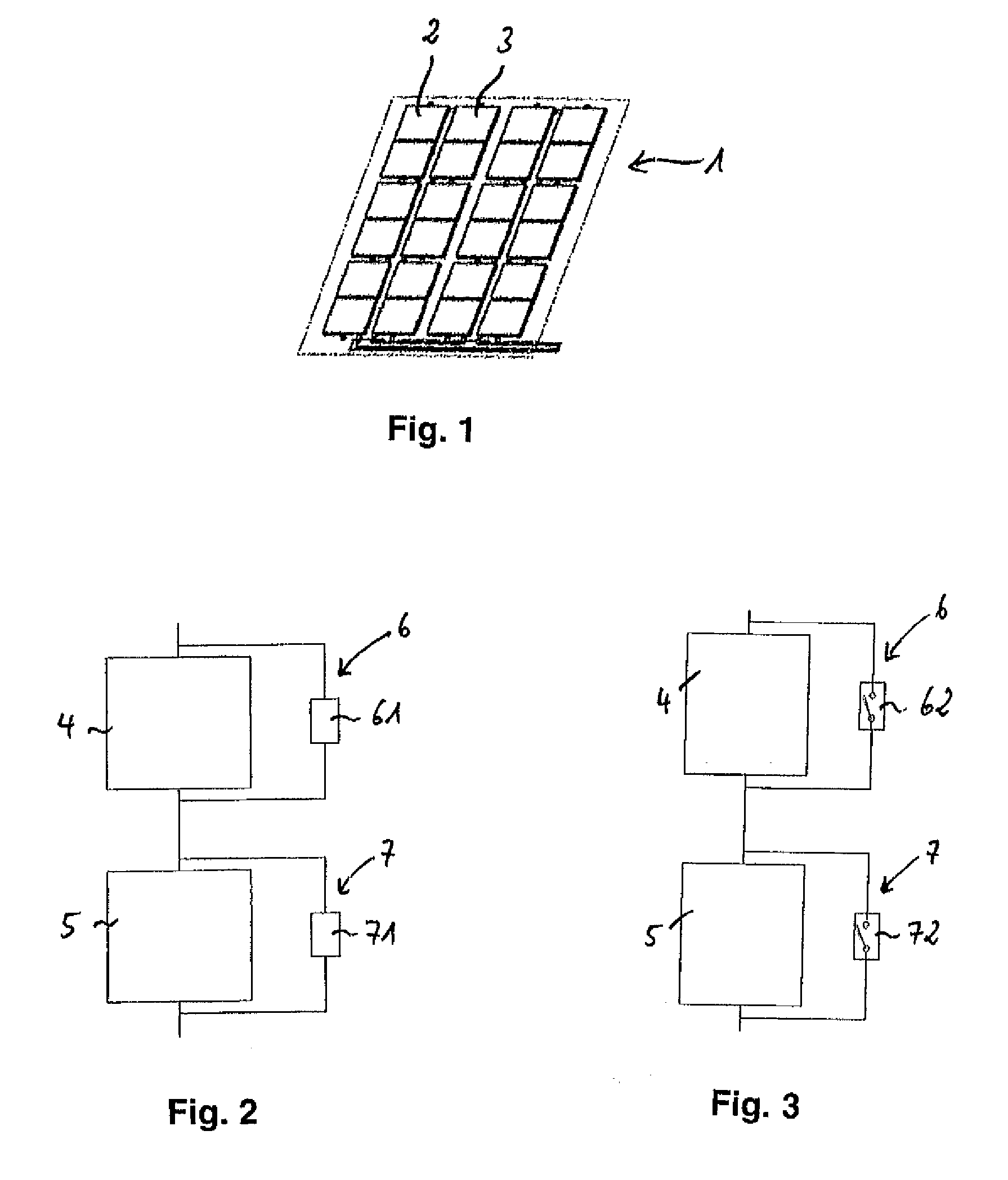 Heating apparatus having at least two thermoelectric modules which are connected in series