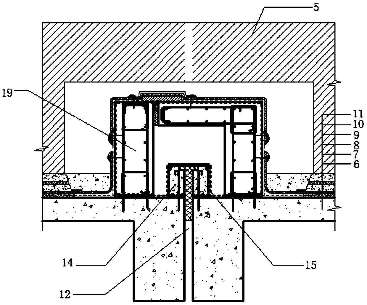 Fixation and encapsulation construction method and structure of water roof splicing seam with cantilever structure