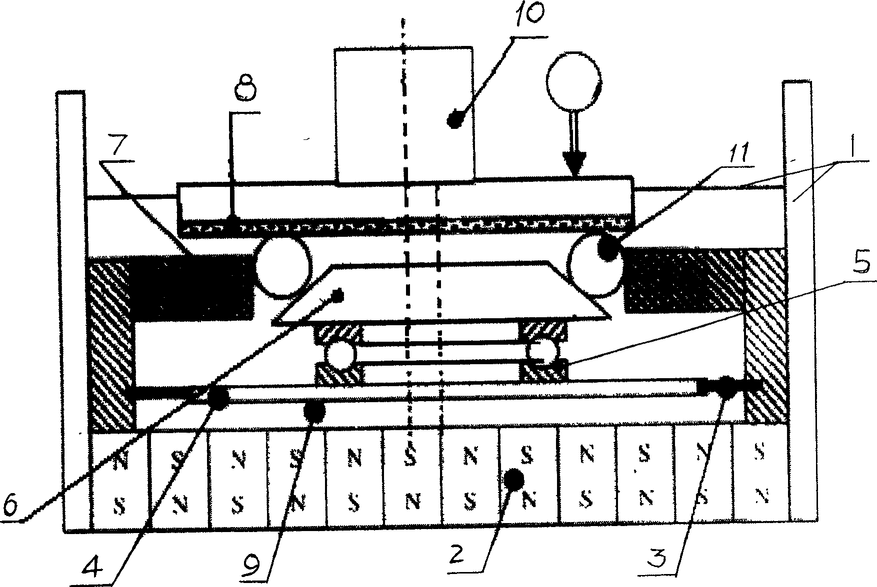 Magnetic fluid grinding device for ceramic ball surface grinding