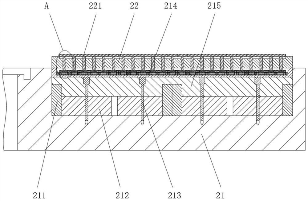 Combined electromagnetic chuck capable of self-centering