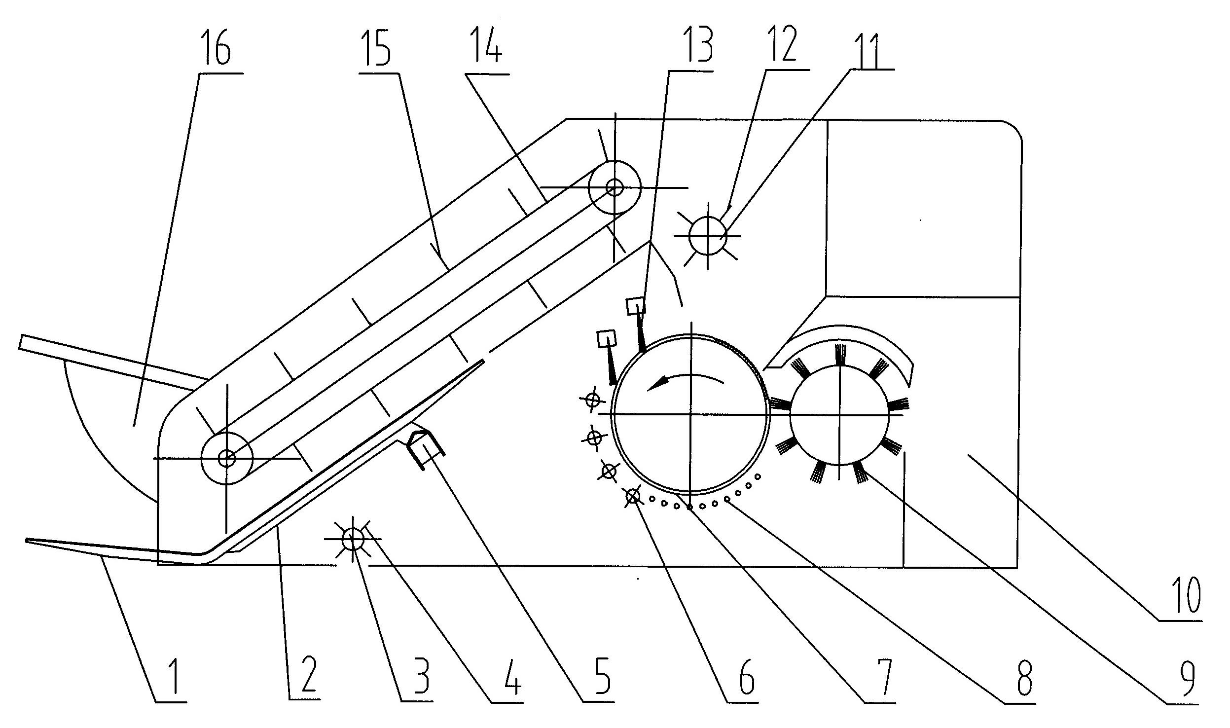 Combined comb-tooth-type cotton picker with self-cleaning function