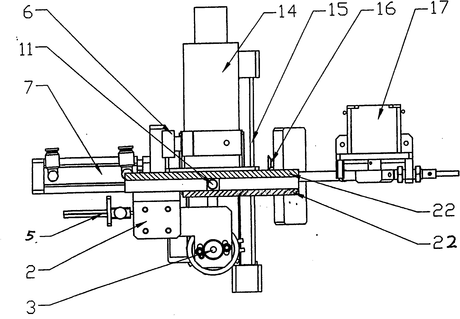 Automatic and random sample split-charging device for cigarette inspection