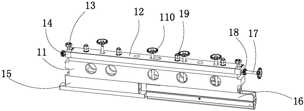 Hot sealing device of bag making machine