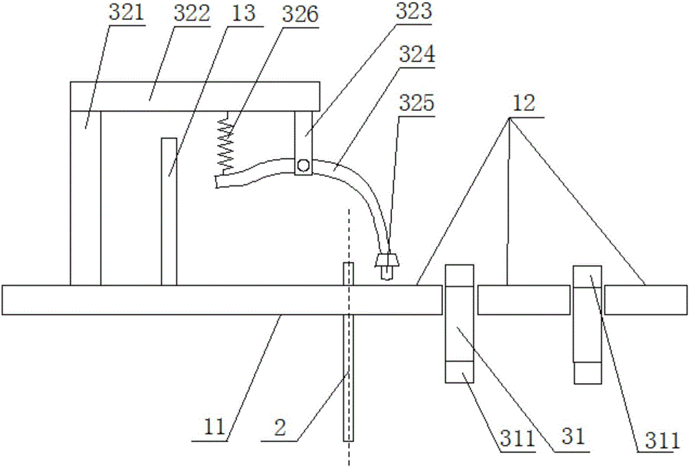 Plate cutter capable of automatically feeding and machining method thereof