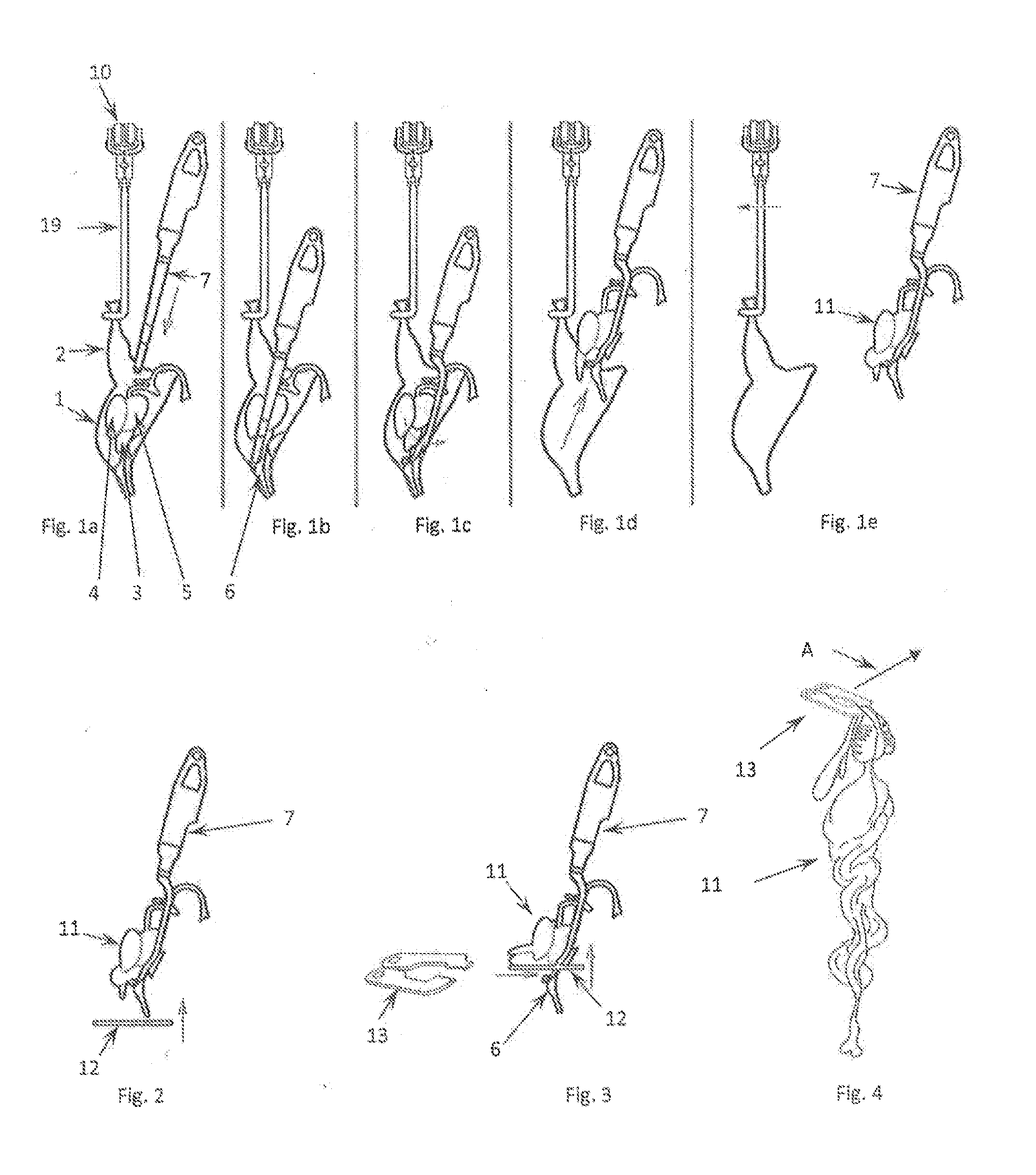 Apparatus and method for removing the entrails from the abdominal cavity of poultry