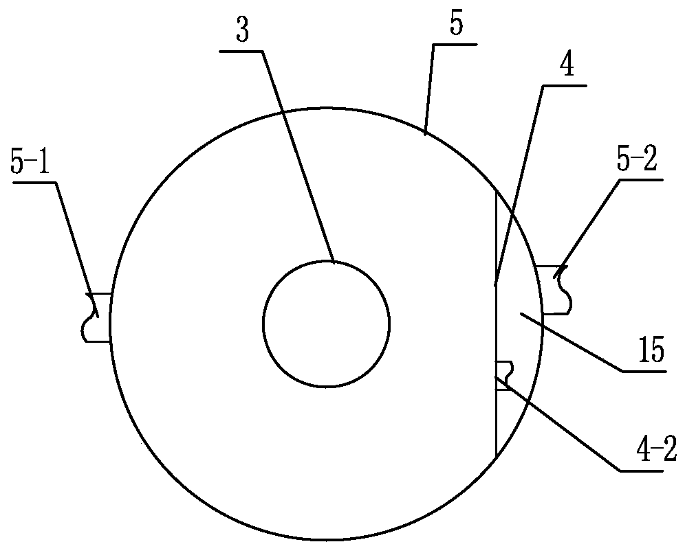 Road rainwater runoff pollution control system and its treatment method