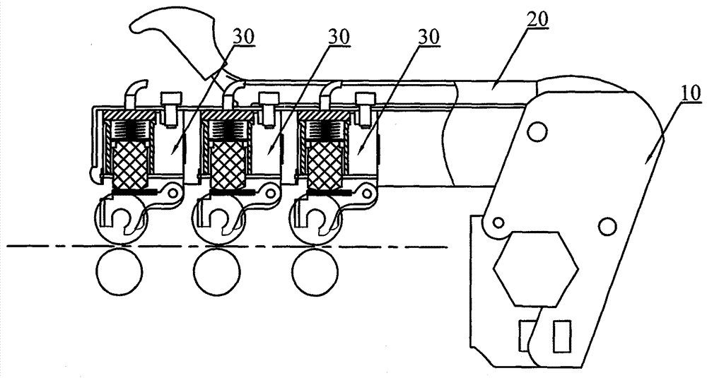 Pressurized rocking frame of ring spinning frame drafting system