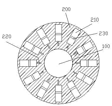 Dynamic balance adjusting device for roll shaft