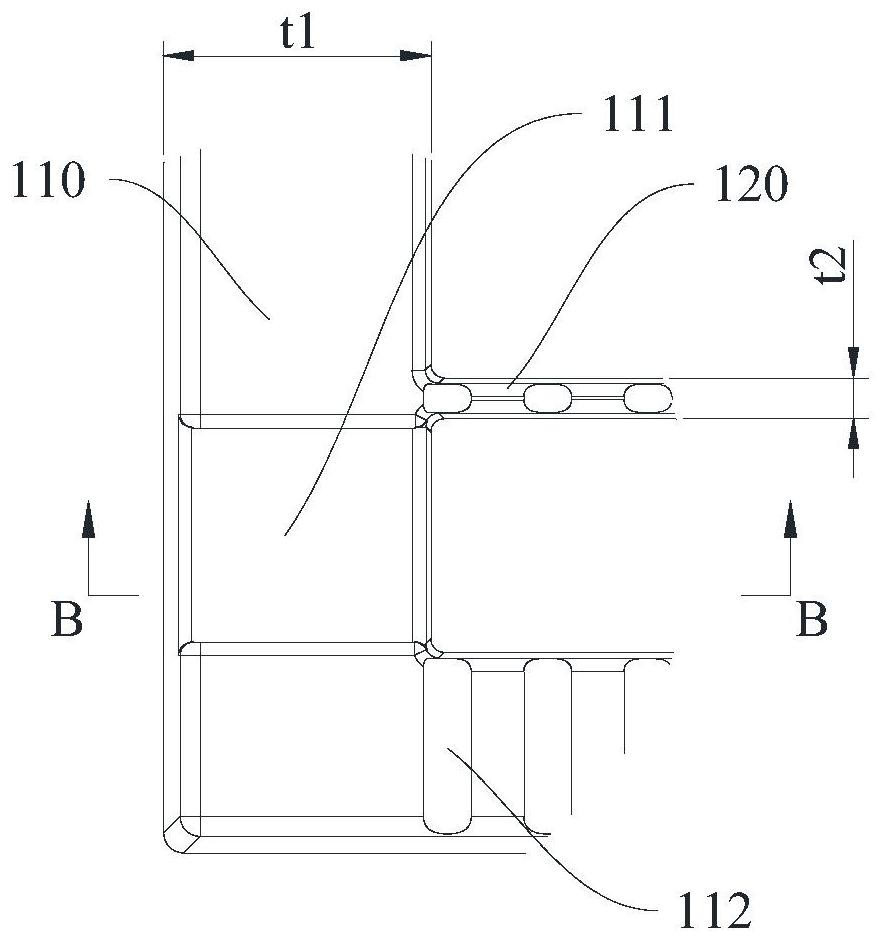 Corrosion-resistant cable bridge plate and corrosion-resistant cable bridge assembled by same