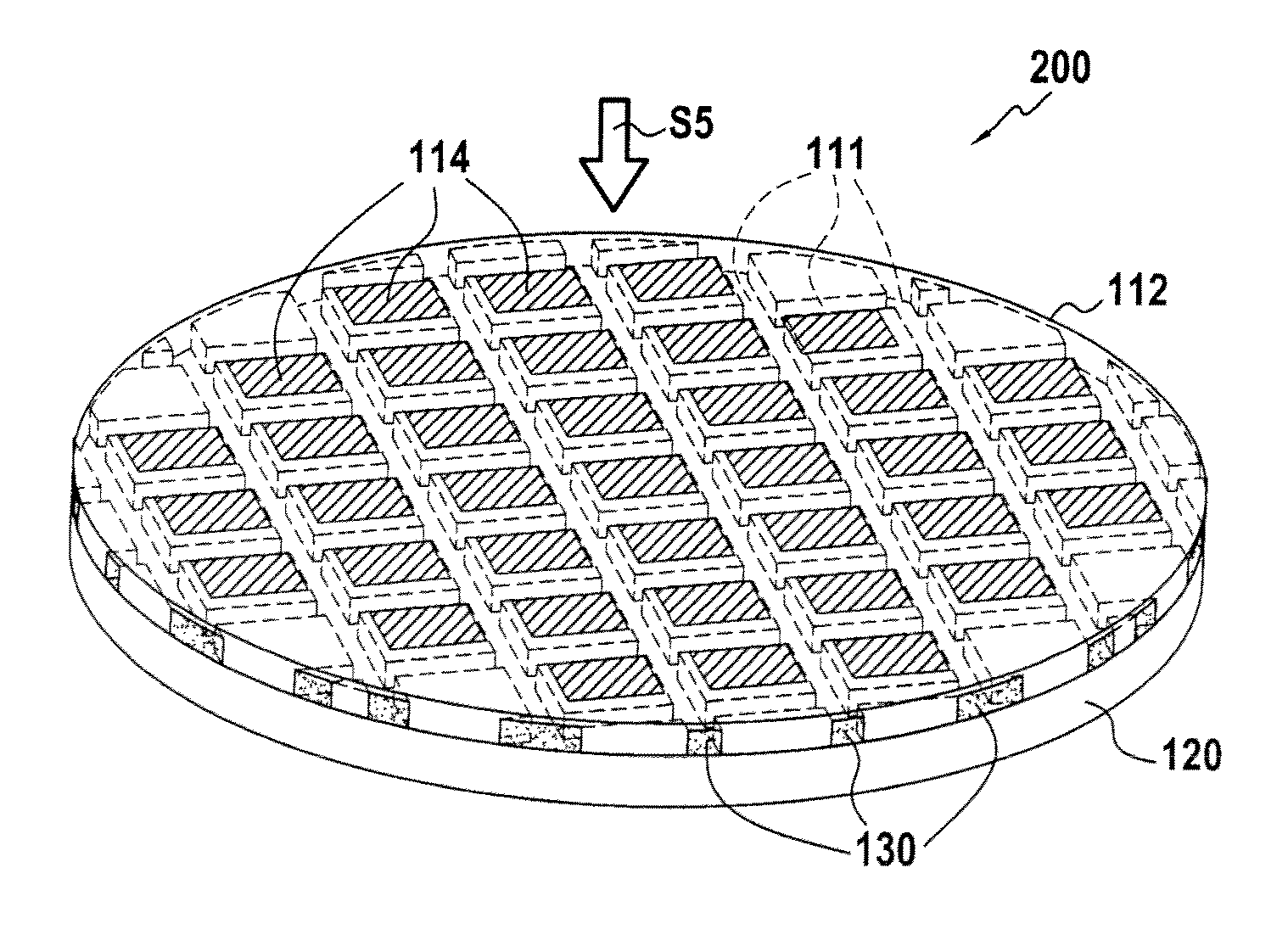 Method of producing a heterostructure with local adaptation of the thermal expansion coefficient