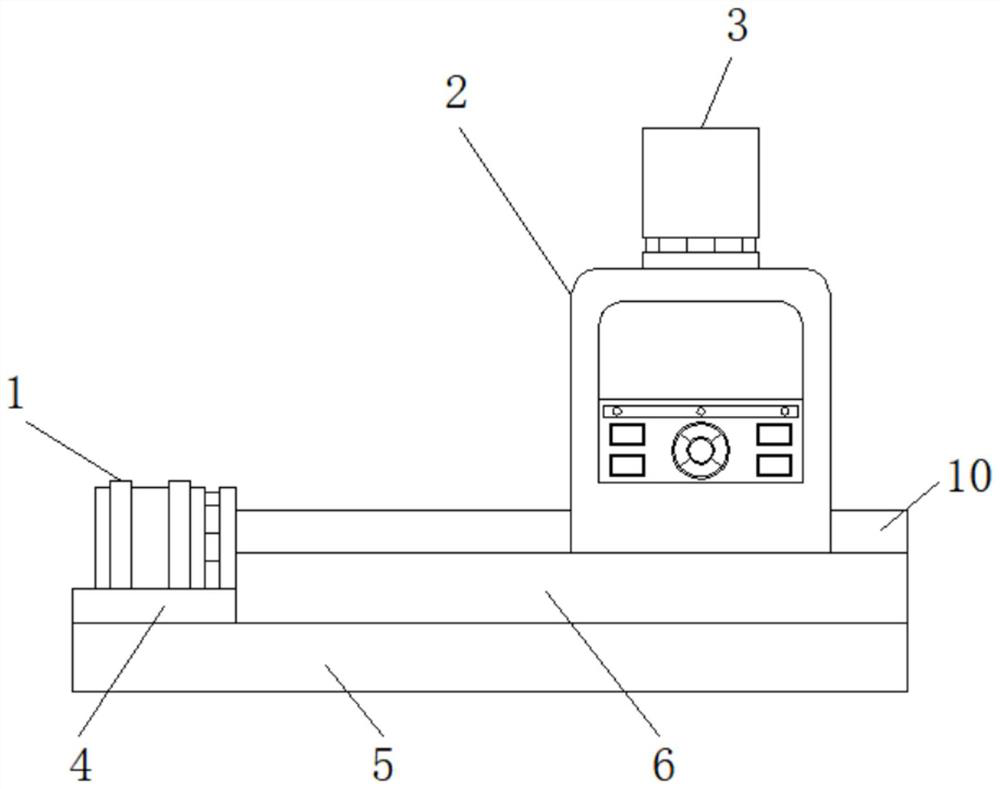 Fingered Chinese yam slicing device with equal-length cutting function