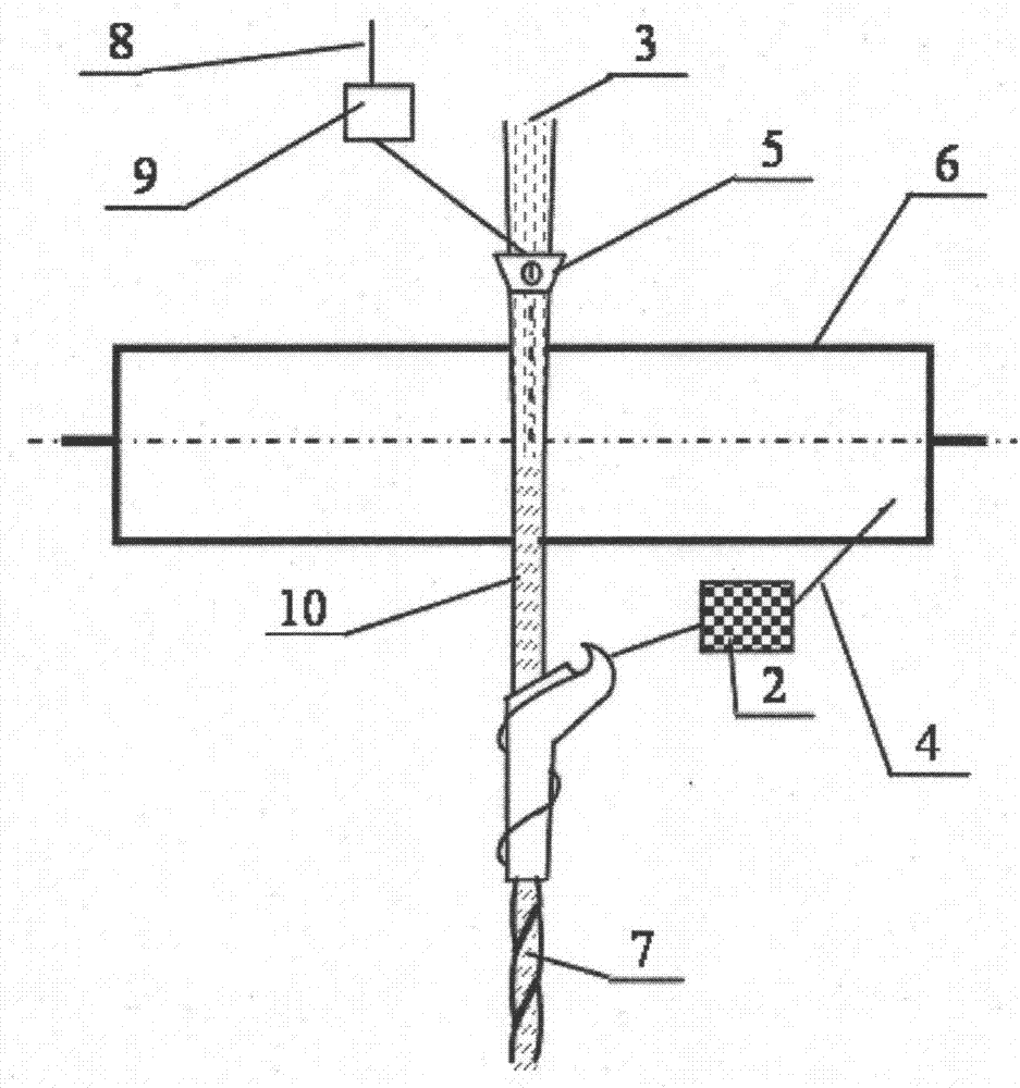 Pre-wrapping-pipe-front-mounted composite negative-poisson's-ratio-yarn spinning device and method and application