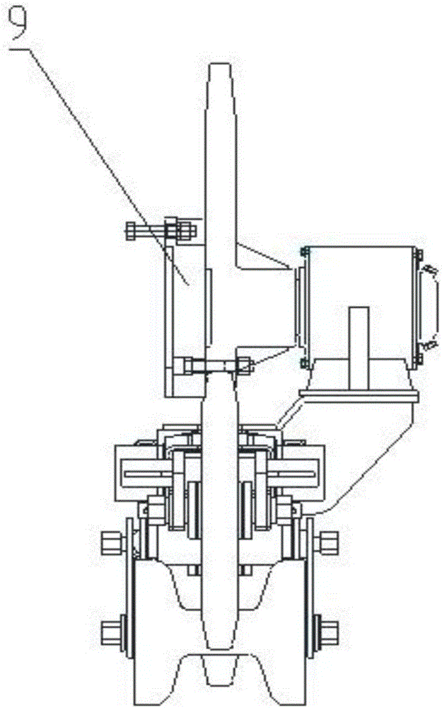 Harvester rubber halftrack traveling device