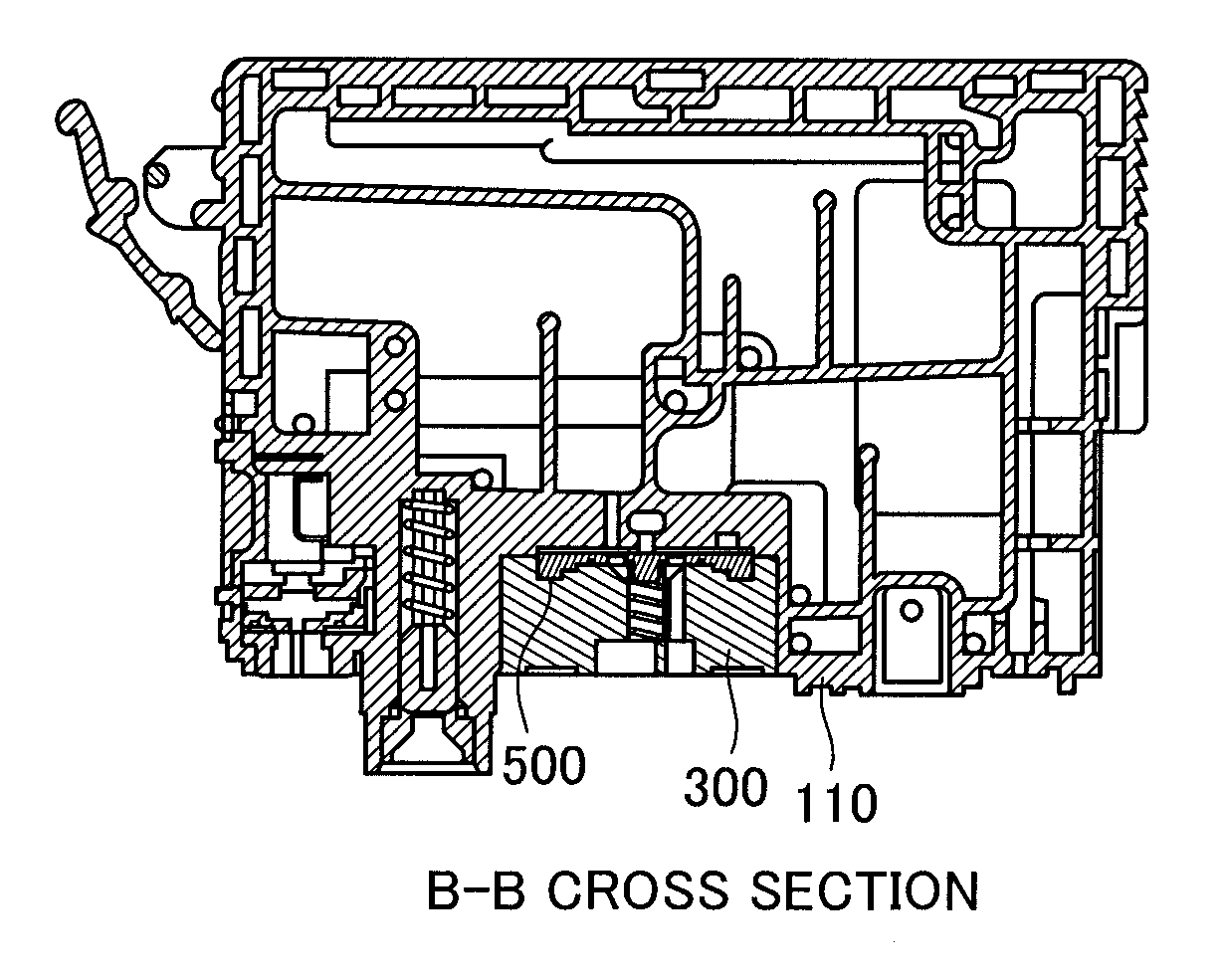 Liquid container and membrane valve