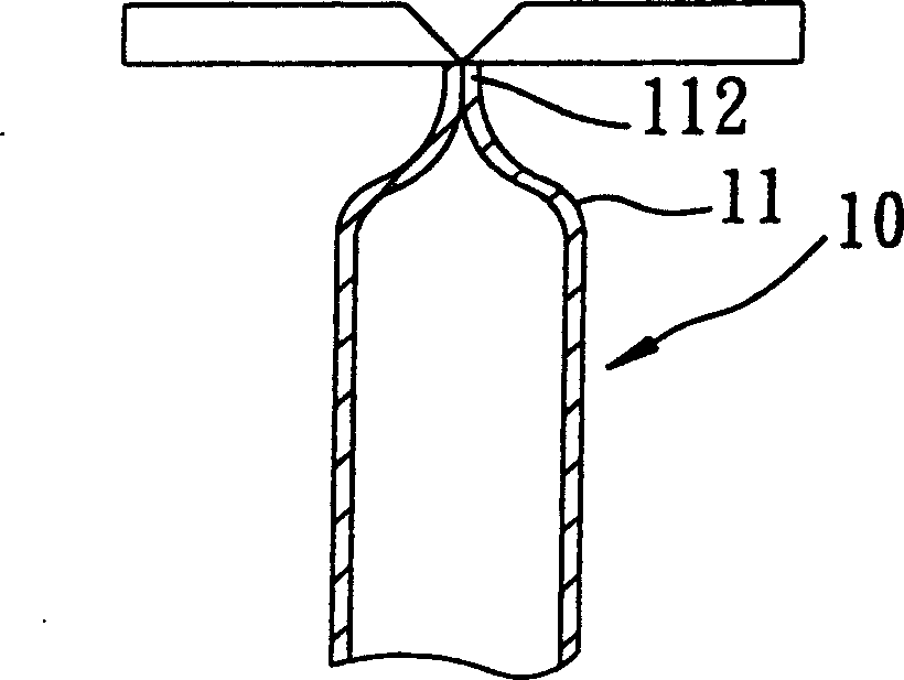 Flat closed heat pipe and its producing method