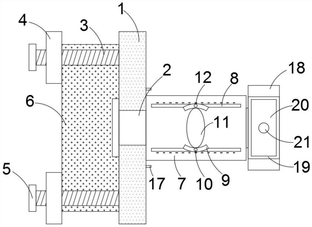 Center calibration device of laser coupling table