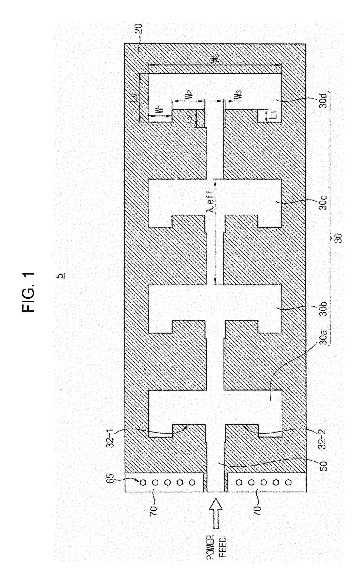 Series-fed E-shaped patch antenna array with co-polarized parasitic patches