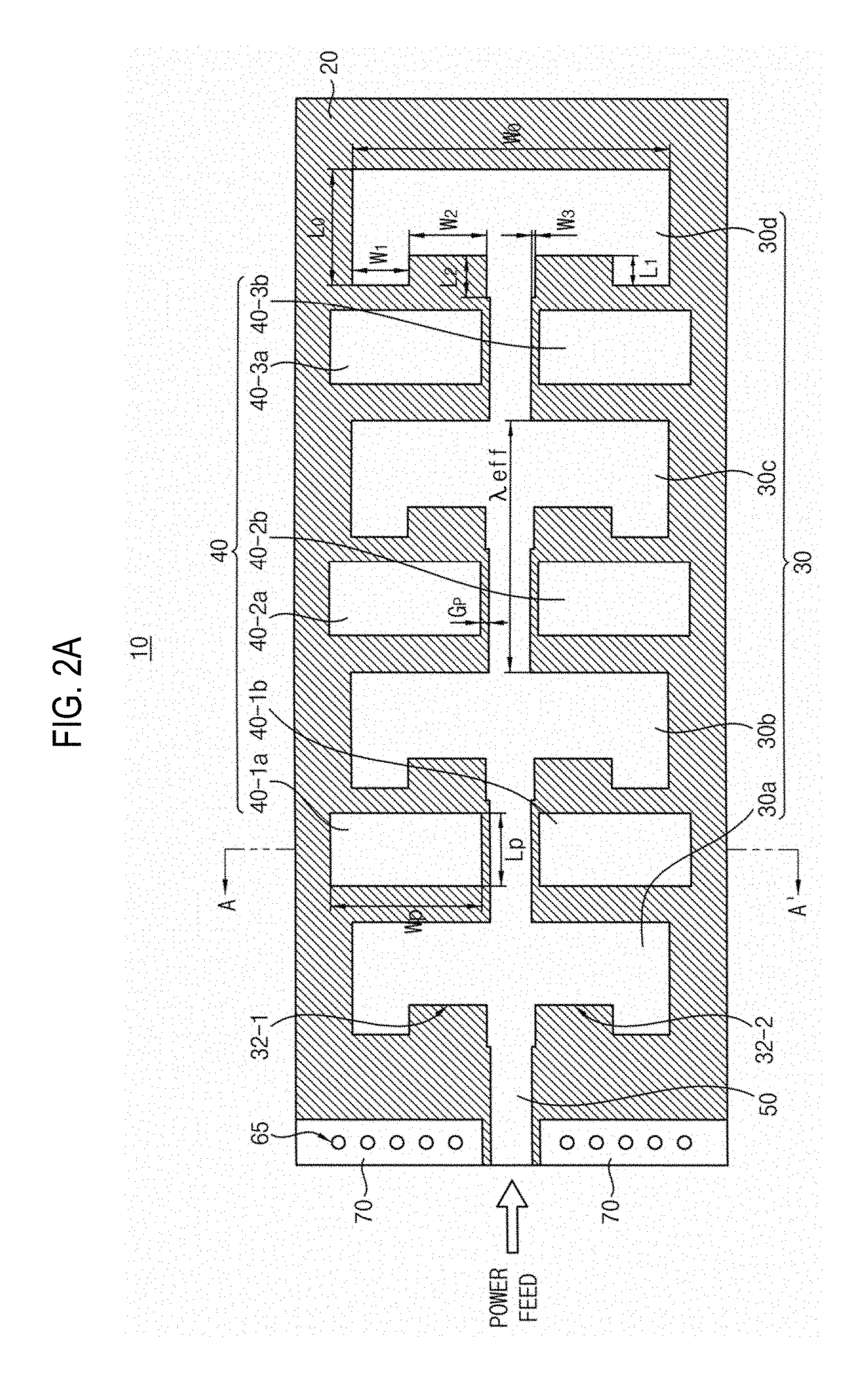 Series-fed E-shaped patch antenna array with co-polarized parasitic patches