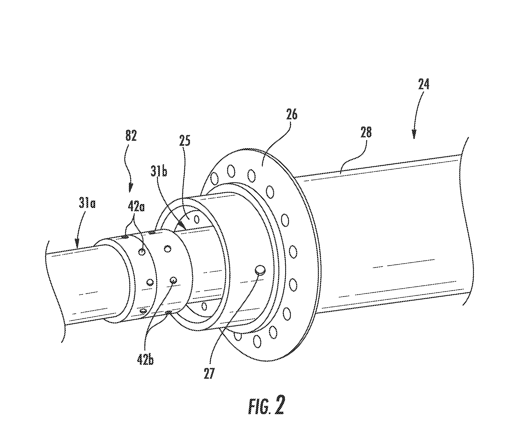 RF antenna assembly with series dipole antennas and coupling structure and related methods