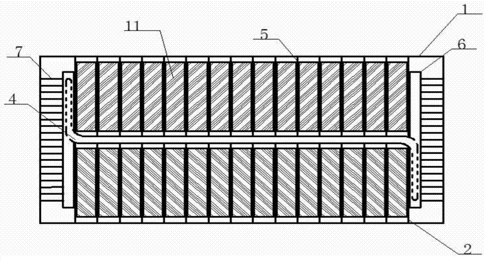 Electric vehicle power battery pack temperature control system based on heat pipes