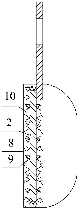 Efficient slagging-off plate for molten iron slagging off