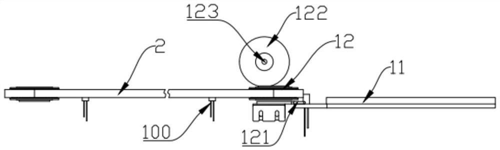 Arrangement device for capacitor with pins and detection equipment with arrangement device